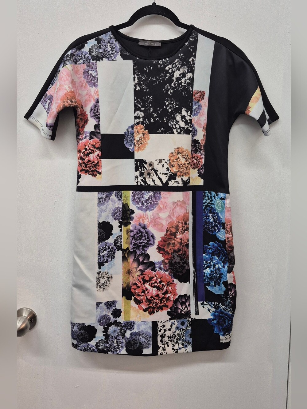 🌼5/$20 Suzy Shier Black Floral Crewneck Shift Dress Abstract Floral